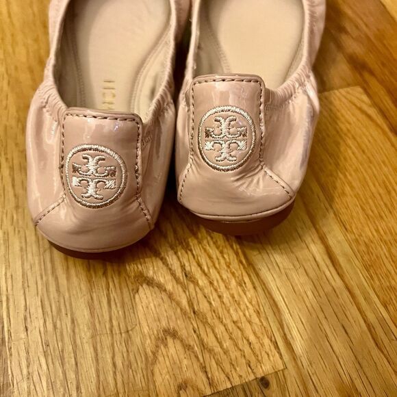 Tory Burch Eddie Beige Sand Nude Eddie Patent Leather Ballet Flats Shoes Sz 6.5 - Picture 3 of 9